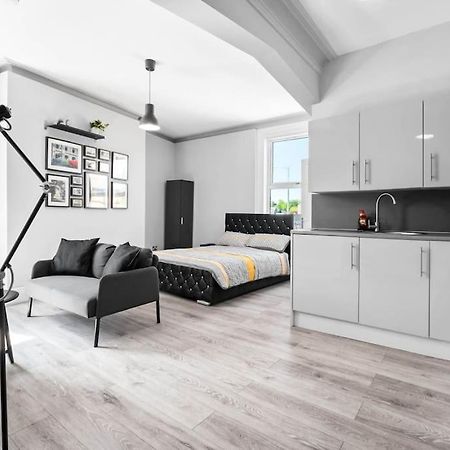 Modern City Centre Studio - Free On-Site Parking Wolverhampton Ngoại thất bức ảnh